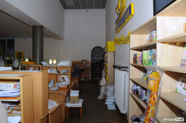 Будні «головного» відділення «Укрпошти» в Луцьку. ФОТО