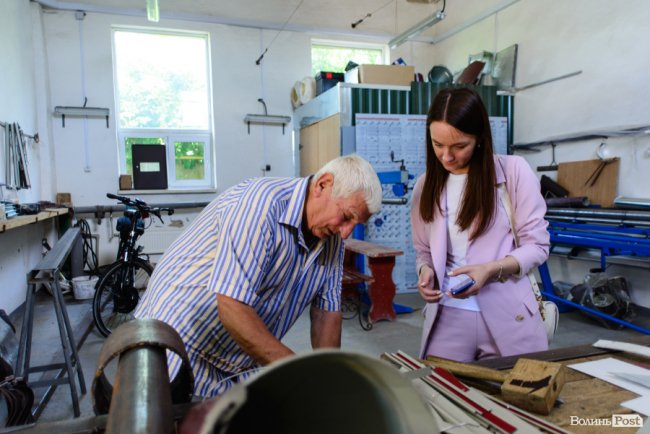 «Обрав би цей шлях знов»: чоловік 50 років працює бляхарем на «Житлобуді-2»