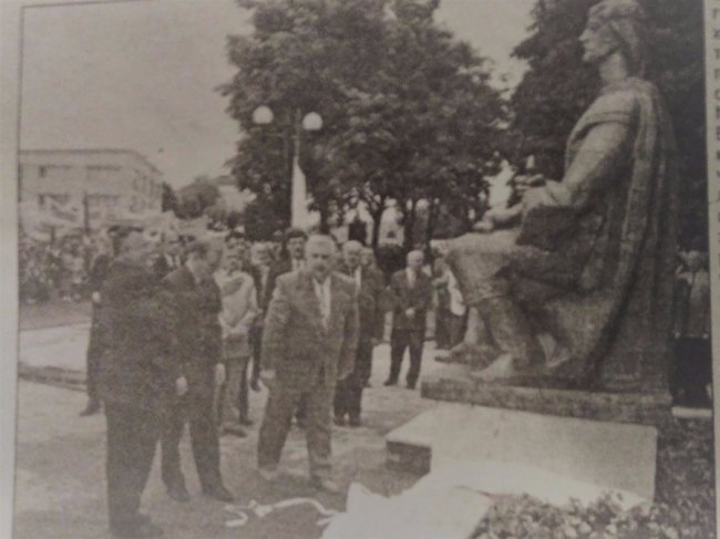 Президент Кучма у Володимирі-Волинському, 2001, газета ВІЧЕ