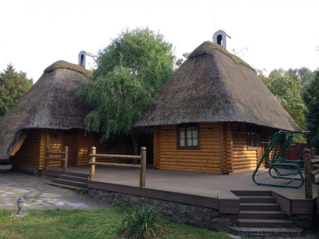 Стильно, екологічно, раціонально: дах з очерету – вибір людей 21-го століття* 