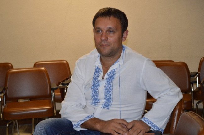 Затиснутий палець та подерті черевики: як щедрували відомі волиняни