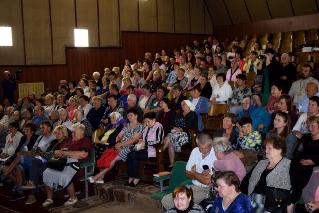 «Просимо Бога для вас здоров’я і щоб ви лишилися нашим депутатом», - волиняни до Степана Івахіва*