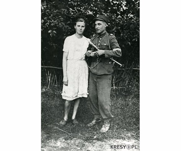  Вояк 27 дивiзii з пiстолетом-кулеметом STEN