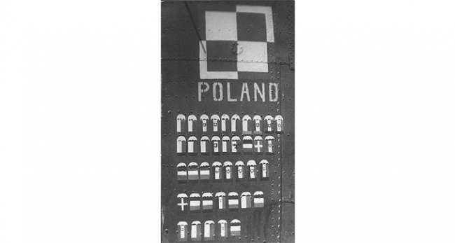 В-24 Liberator повертаeться з польоту, aviationart.pl