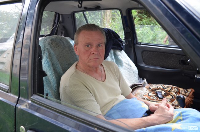 Георгій Назарчук змушений жити в машині, бо не може потрапити до квартири