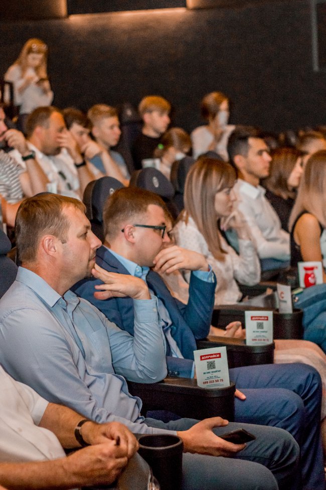 ЦИТАТНИК Олени Палагути: Я не проводила вихідні вдома, не пекла пирогів і «Наполеон»