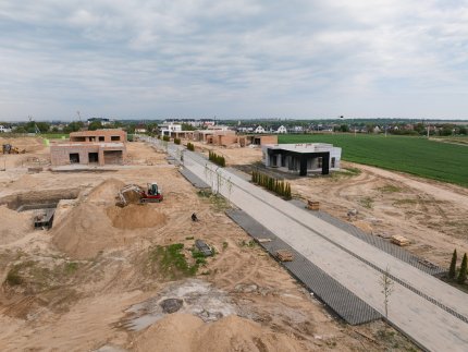 Біля Луцька розбудовують елітне котеджне містечко: деталі 