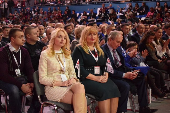 Голова Іваничівської РДА Лілія Кревська з донькою