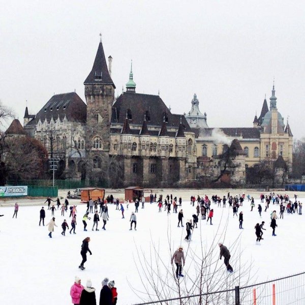 «Нотатки мандрівниці» Олени Кравчук: оргазм в Будапешті, вуличні смаколики та термальні води