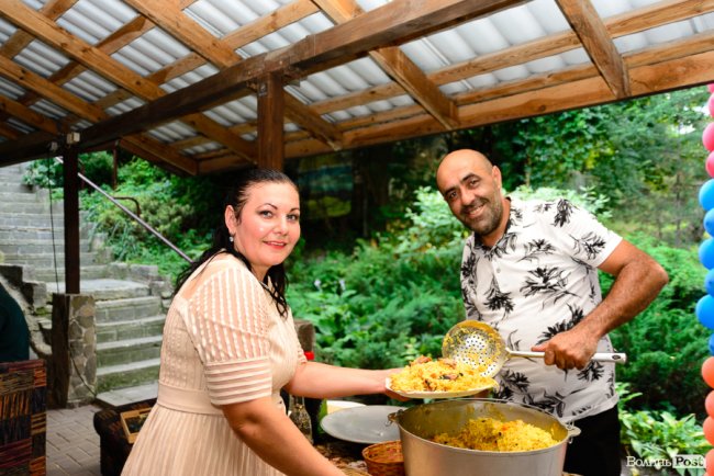 Смачна їжа у неймовірному місці: у Луцьку відкрили екокафе вірменської кухні* 