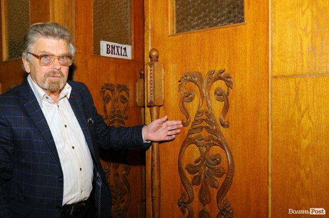 Данило Поштарук та знамениті двері