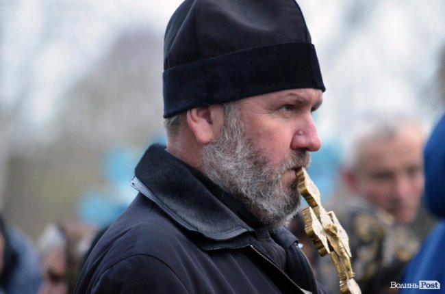 Плакав і старий, і малий: поховали голову Шацької громади