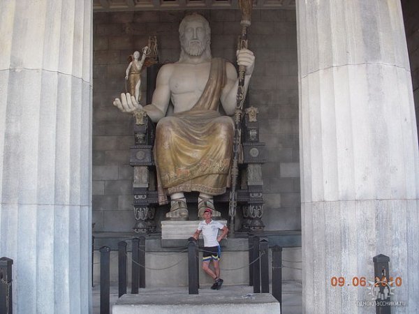 «Нотатки мандрівника» Андрія Костенка: добрі поліцейські, каталонці та siesta