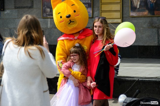 Морозива багато не буває: у Луцьку влаштували грандіозне свято найсмачніших солодощів та найяскравіших емоцій. ФОТО*