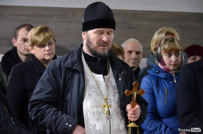 Плакав і старий, і малий: поховали голову Шацької громади