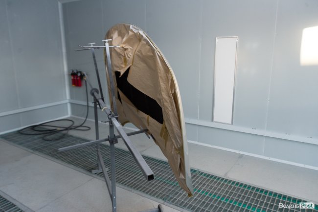 У Луцьку відкрили професійний малярний цех, де якісно фарбують автомобілі*