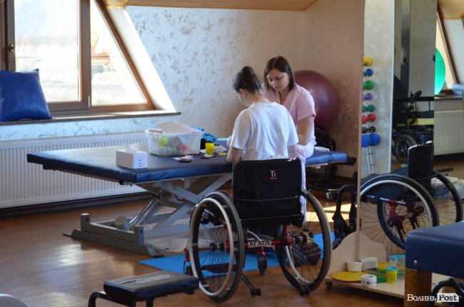 Місце, де дарують надію: як біля Луцька реабілітують людей із важкими травмами 