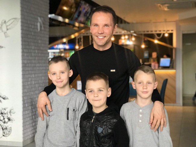 Дерев’янко у Луцьку виступив проти порушення конституційних прав дітей на освіту через відсутність щеплень. ФОТО. ВІДЕО*