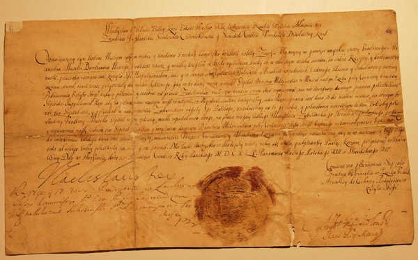 Привілей короля Владислава IV Олександрові Мозеллі з дозволом, враховуючи його військові заслуги, заснувати на Зубцівському ґрунті в Луцьку шпиталь при церкві Св. Хреста Луцького братства. 1645 р., 11 грудня. archives.gov.ua