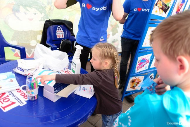 Морозива багато не буває: у Луцьку влаштували грандіозне свято найсмачніших солодощів та найяскравіших емоцій. ФОТО*