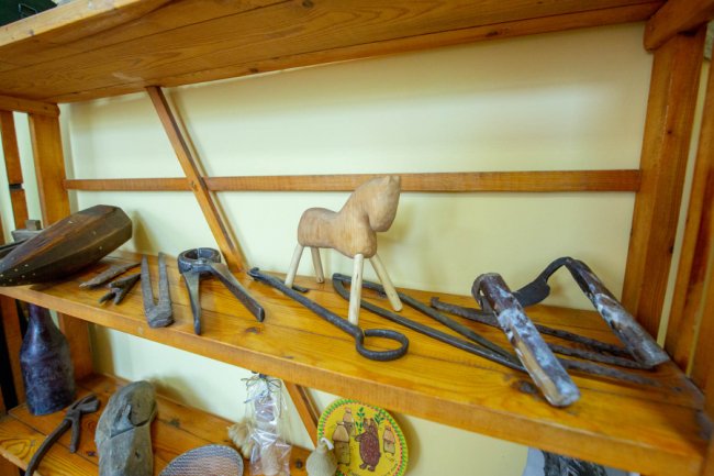 Як у звичайному гаражі в Княгининку народжуються унікальні дерев'яні іграшки