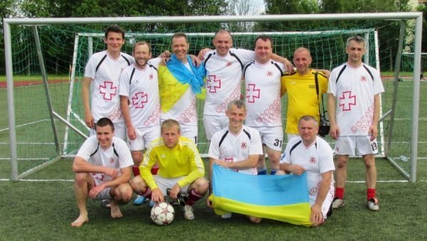 Колись національний стяг нашій делегації мусили позичати прикордонники, тому цього разу ми взяли з собою аж три стяги)