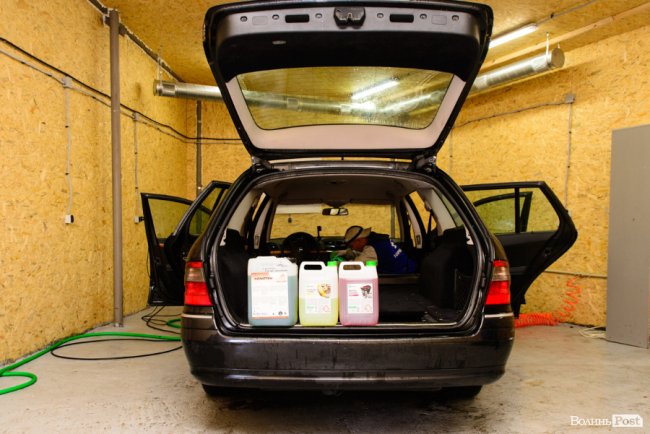 Майже стерильне авто: у Луцьку працює потужна автохімчистка «Торнадо»*