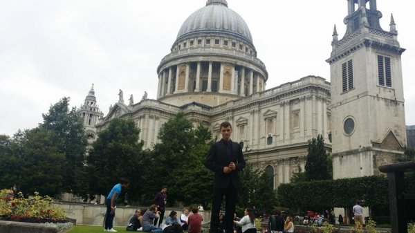 «Нотатки мандрівника» Олександра Лазуки: англійський гумор, закриті люди та стресовий графік