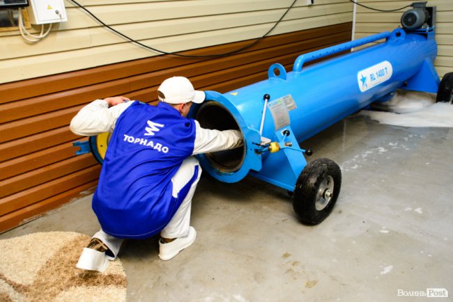 Зметуть весь бруд, як торнадо: де у Луцьку безпечно та без зайвих клопотів почистити килими. ФОТО*