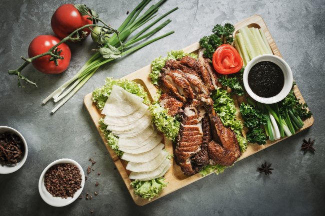 Місце, де живе Китай: як у Луцьку майже два десятки років успішно працює ресторан «Золотий дракон». ФОТО*