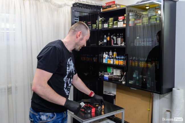 Це не та професія, де можна гребти гроші лопатою: тату-майстер з Луцька – про тонкощі роботи на тілах