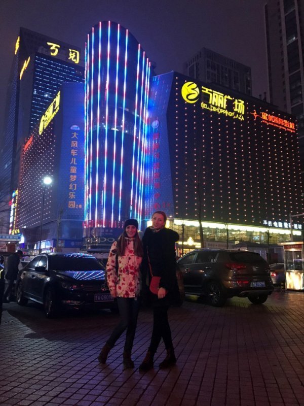 «Нотатки мандрівниці» Христини Лесюк: китайські підробки,  побиті діти та «3 пісюни»