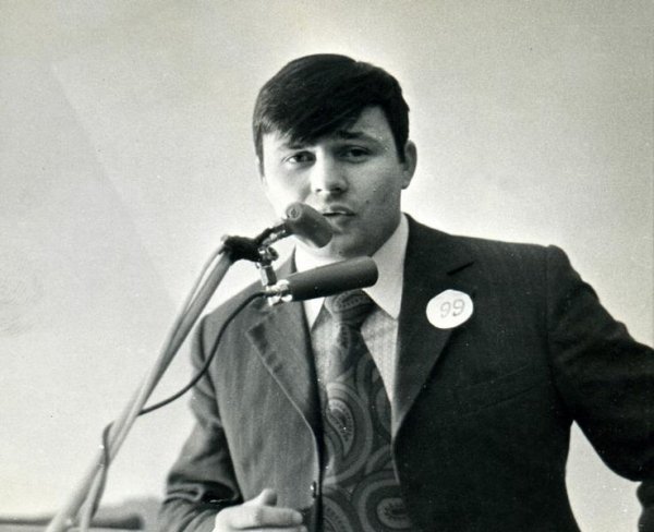 Студент третого курсу факультету журналістики Київського державного університету ім.Т.Г. Шевченка. 10 березня 1973 року.