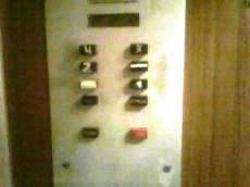 Таємничий «пульт управління» ліфтом у поліклініці №2