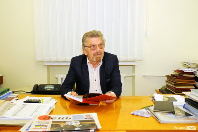 Данило Поштарук у кабінеті