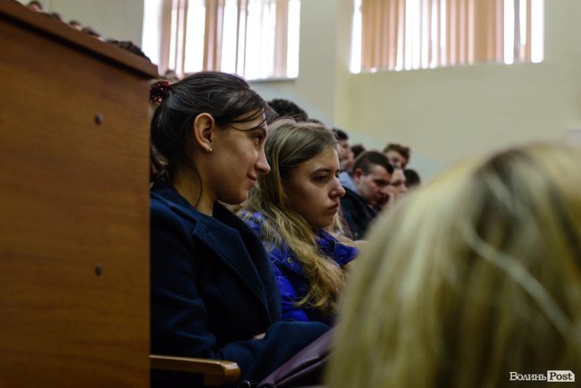 Коли слово – горобець, або Чому відомий шоумен і дипломат Чекалкін не радить підтримувати пре(Зе)дента