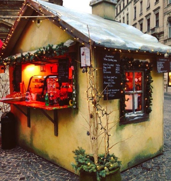 «Нотатки мандрівниці» Олени Кравчук: оргазм в Будапешті, вуличні смаколики та термальні води