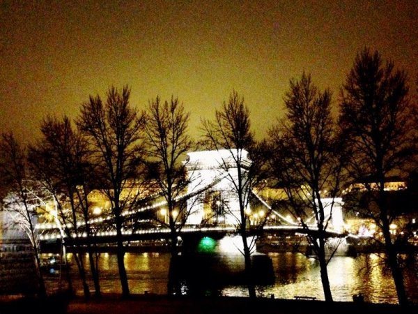 «Нотатки мандрівниці» Олени Кравчук: оргазм в Будапешті, вуличні смаколики та термальні води