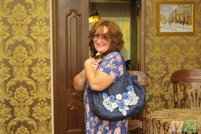 Сумку Світлана Володимирівна теж сама собі зв’язала