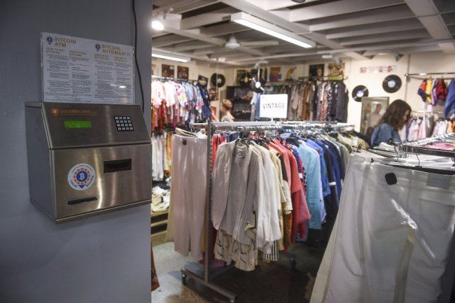 автомат для розрахунку біткоінами у магазині з вінтажним одягом, Фінляднія
