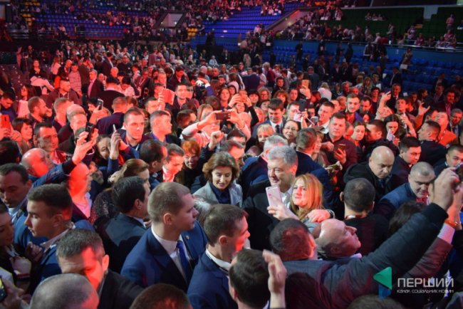 «Україноботи» проти «зрадофілів», або Як волиняни їздили на форум до Порошенка. РЕПОРТАЖ