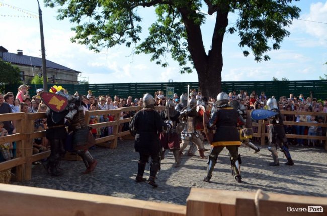 Прихильники доблесті і сталевих мечів: як тренуються і чим «живуть» луцькі лицарі