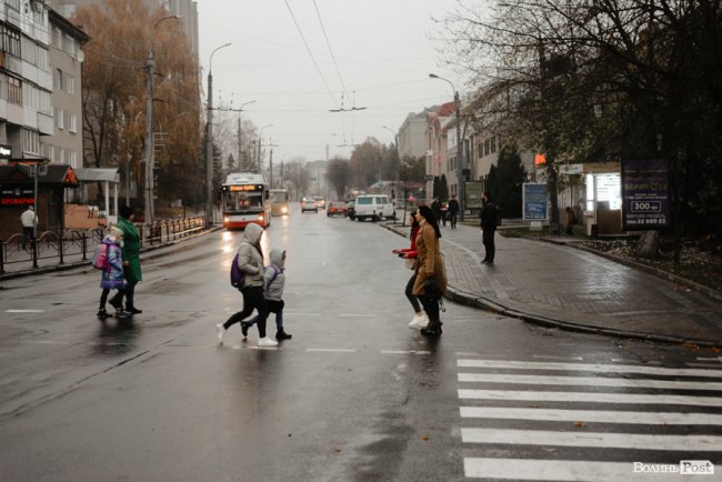 На «своїх двох»: речниця прокуратури 2 роки не їздить Луцьком ні маршрутками, ні тролейбусами