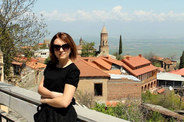 «Нотатки мандрівниці» Ірини Хом'як: легенда про мільйони троянд, фантастичне вино та грузинський Лас-Вегас