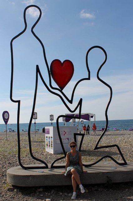 «Нотатки мандрівниці» Ірини Хом'як: легенда про мільйони троянд, фантастичне вино та грузинський Лас-Вегас