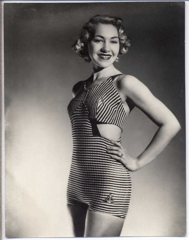 Пляжна мода в Луцьку майже 100 років тому 