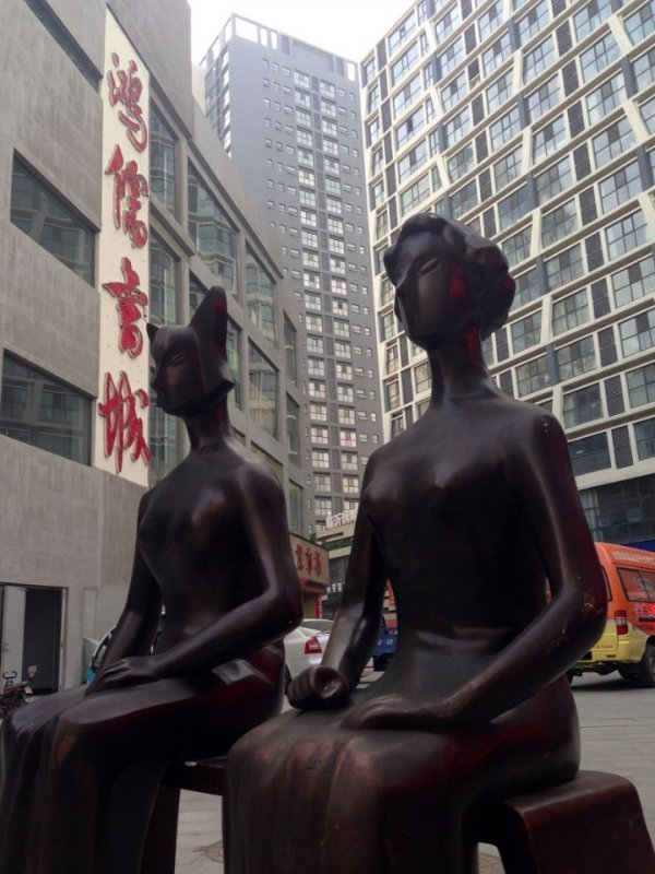 «Нотатки мандрівниці» Христини Лесюк: китайські підробки,  побиті діти та «3 пісюни»