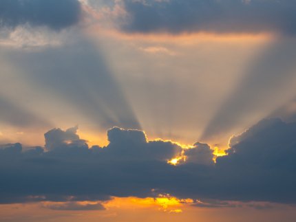 Погодні примхи: на якій висоті пропливають хмари над Луцьком та де дивитися найточніший прогноз