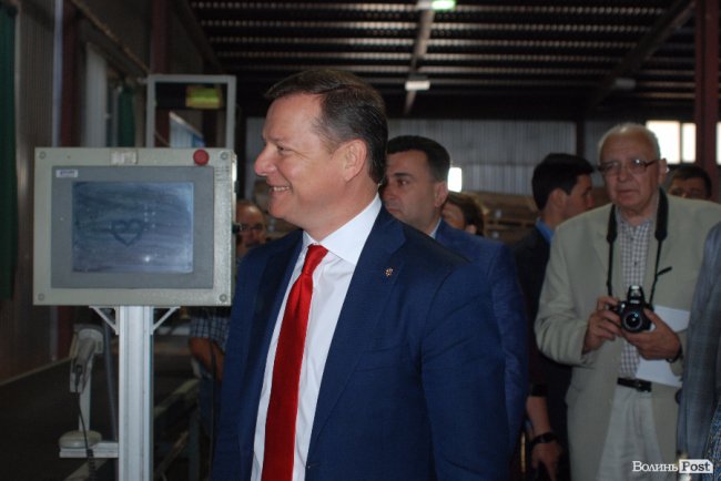 Ляшко на Волині нагороджував медиків, обробляв дерево та зустрівся з митрополитом Михаїлом