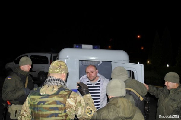 «Нічна варта»: розбиті вітрини, п‘яний «беркут» та порізані дівчата